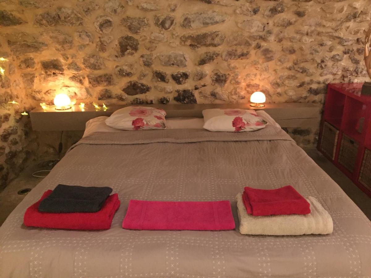 Babayaga Bed & Breakfast Мустие Сен Мари Екстериор снимка